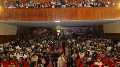 Zile Belediyesi tarafından düzenlenen çocuk tiyatrosu etkinliği, bu Cuma akşamı