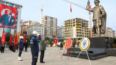 10 Kasım Atatürk’ün ölüm yıl dönümü dolayısıyla Rize Valiliği Tören