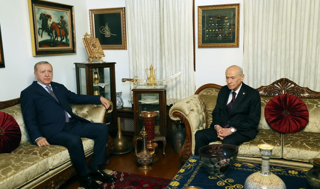 Cumhurbaşkanı Erdoğan, MHP Genel Başkanı Bahçeli ile görüştü Cumhurbaşkanı Recep Tayyip Erdoğan, MHP Genel Başkanı Devlet Bahçeli’yi ziyaret