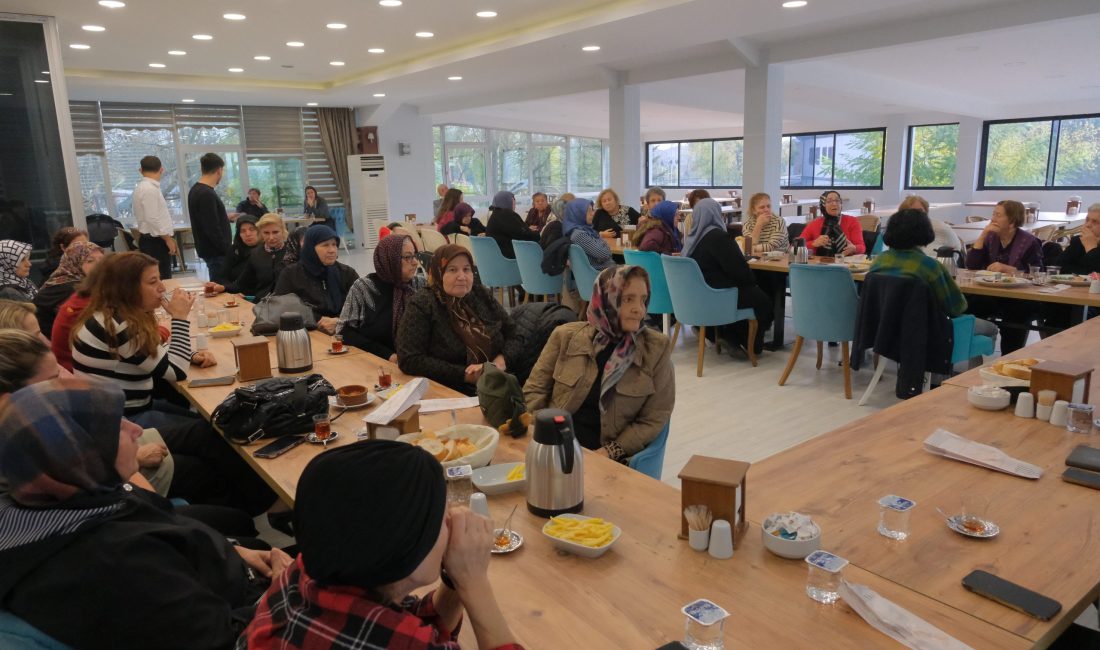 Başkan Özcan, Karamanlı Mahallesi’nin Kadınlarıyla Bir Araya Geldi Bolu Belediye Başkanı Tanju Özcan, Karamanlı Mahallesi’nde ikamet eden kadınlarla