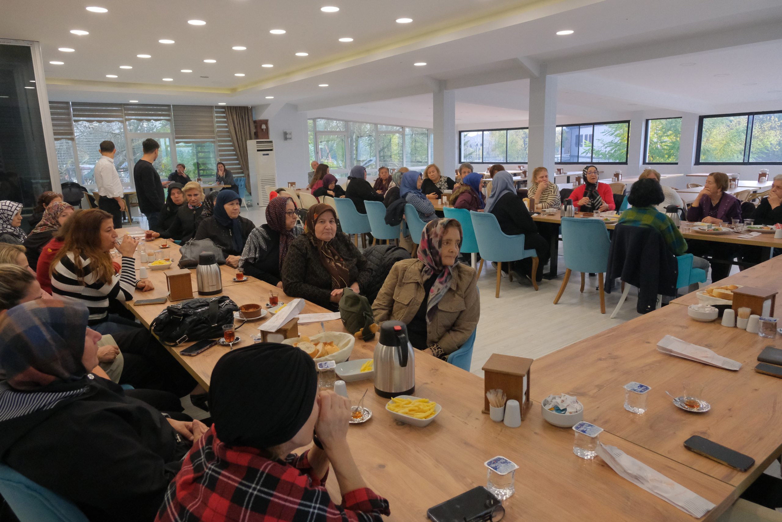 Başkan Özcan, Karamanlı Mahallesi’nin Kadınlarıyla Bir Araya Geldi Bolu Belediye Başkanı Tanju Özcan, Karamanlı Mahallesi’nde ikamet eden kadınlarla