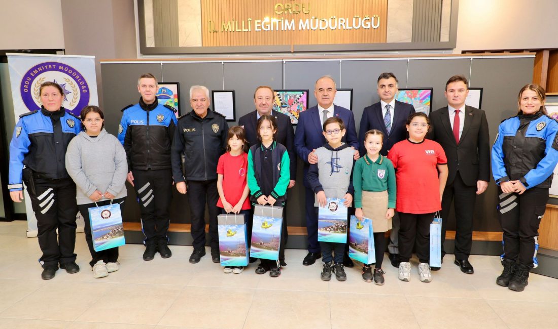 Vali Erol, “ Huzurlu Şehrin Bilgili Gençleri” Projesi Kapsamında Düzenlenen Ödül Törenine Katıldı Vali Muammer Erol, “Huzurlu Şehrin Bilgili Gençleri Çocuk ve Gençlere