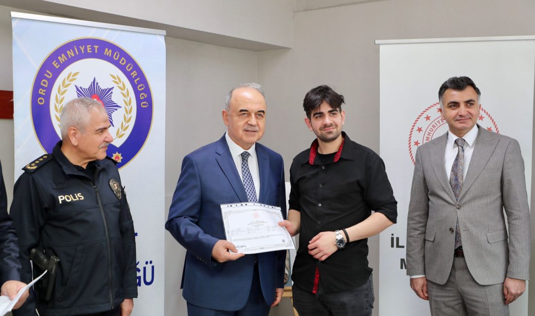 Vali Erol, ÇOGEP Kapsamında Düzenlenen Etkinliğe Katıldı Vali Muammer Erol, Çocuk ve Gençler Sosyal Koruma ve Destek