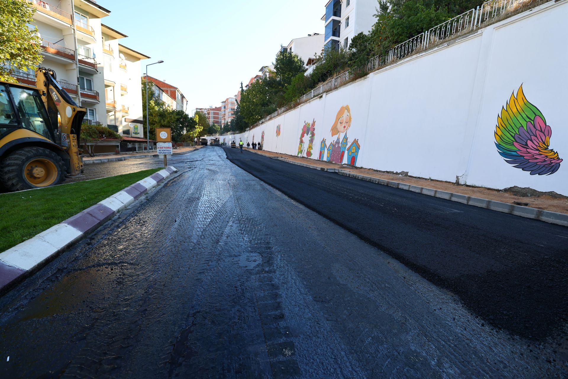 Tokat Belediyesi Fen İşleri Müdürlüğü, şehir genelinde yürüttüğü yol yenileme