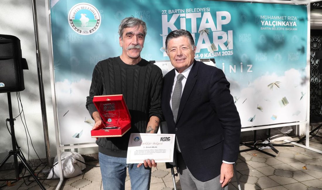 Kitap Fuarı Katılımcılarına Plaketler Takdim Edildi Bartın Belediyesi tarafından düzenlenen 27. Kitap Fuarı kapsamında, Bartın Belediye