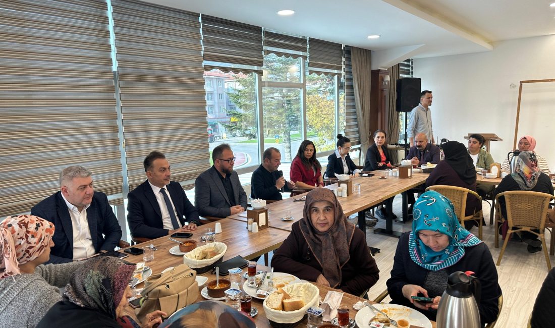 Başkan Özcan, Gölyüzü Mahallesi’nin Kadınlarıyla Bir Araya Geldi Bolu Belediye Başkanı Tanju Özcan, Karaçayır Sosyal Tesisi’nde düzenlediği kahvaltı