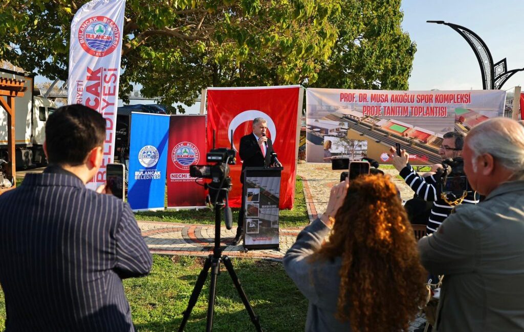 Bulancak’ta Yeni Spor Kompleksi Projesi Tanıtıldı Bulancak Belediye Başkanı Necmi Sıbıç, Karadeniz Sahil Yolu ile şehir