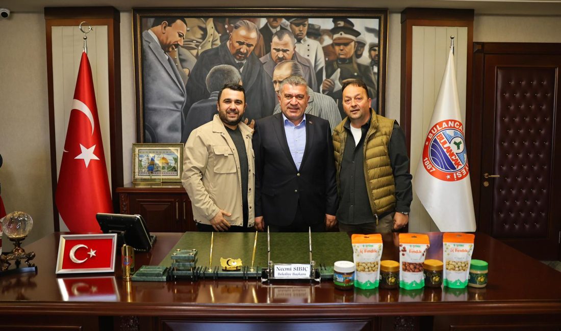Öztürk Fındık, Yeni Ürünlerini Başkan Sıbıç’a Tanıttı İlçemizin değerli yerel markalarından Öztürk Fındık’ın sahibi Cüneyt Öztürk, Bulancak