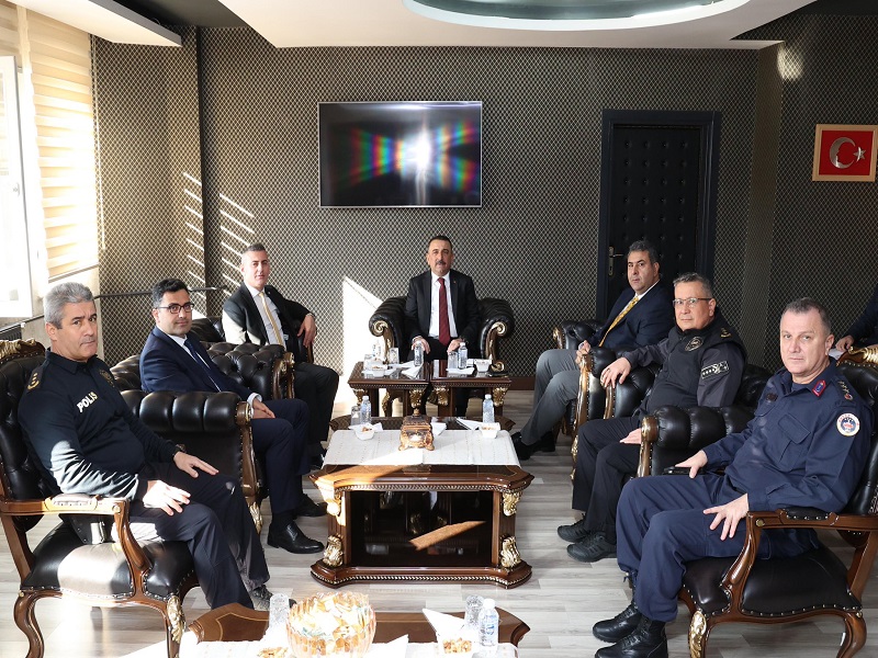 Vali Osman Hacıbektaşoğlu Kdz. Ereğli Kaymakamlığı’nı Ziyaret Etti Vali Osman Hacıbektaşoğlu, Kdz. Ereğli Kaymakamlığı’nı ziyaretinde Kaymakam Fatih Yılmaz