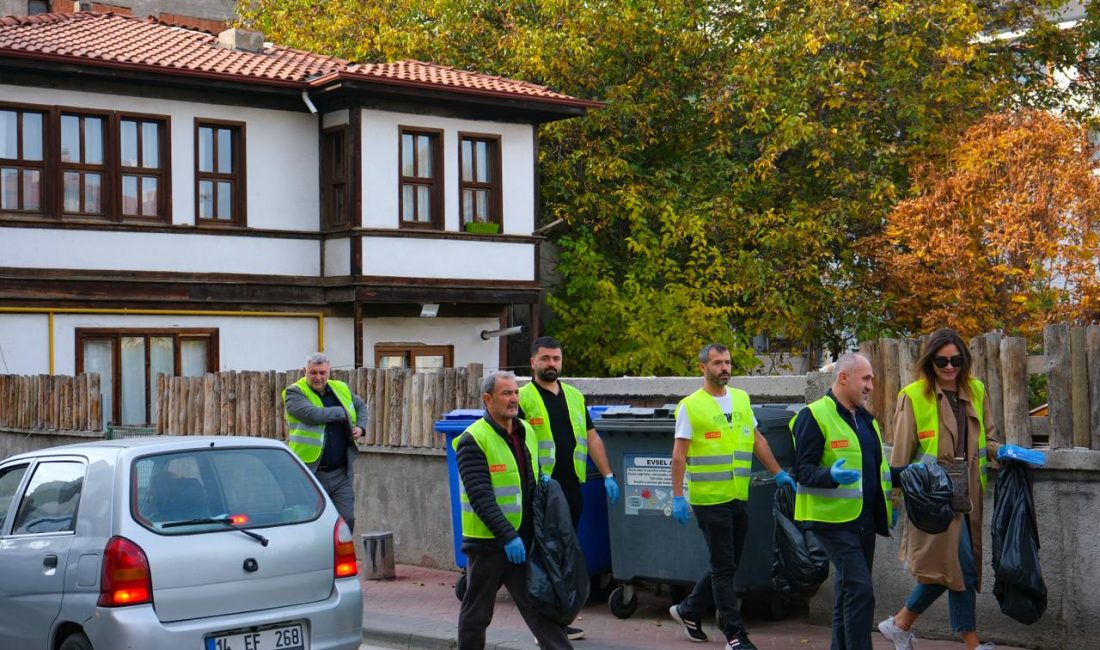 Başkan Özcan ile muhtarlardan çöp toplama etkinliği Bolu Belediye Başkanı Tanju Özcan beraberindeki başkan yardımcıları ve muhtarlar