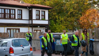Bolu Belediye Başkanı Tanju Özcan beraberindeki başkan yardımcıları ve muhtarlar