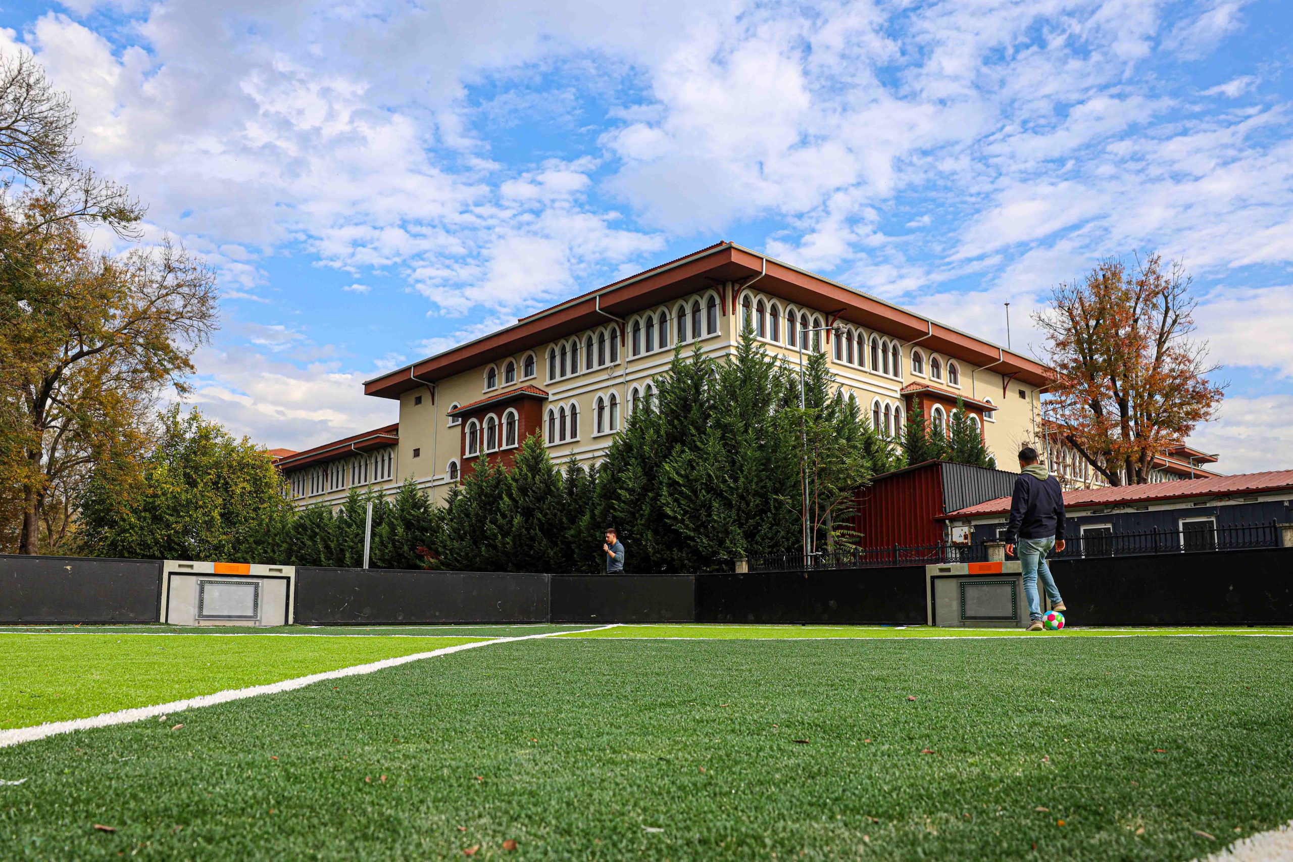 Büyükşehir Belediyesi’nin özellikle çocukların ilgisini çekecek olan DJ kabini, zekâ