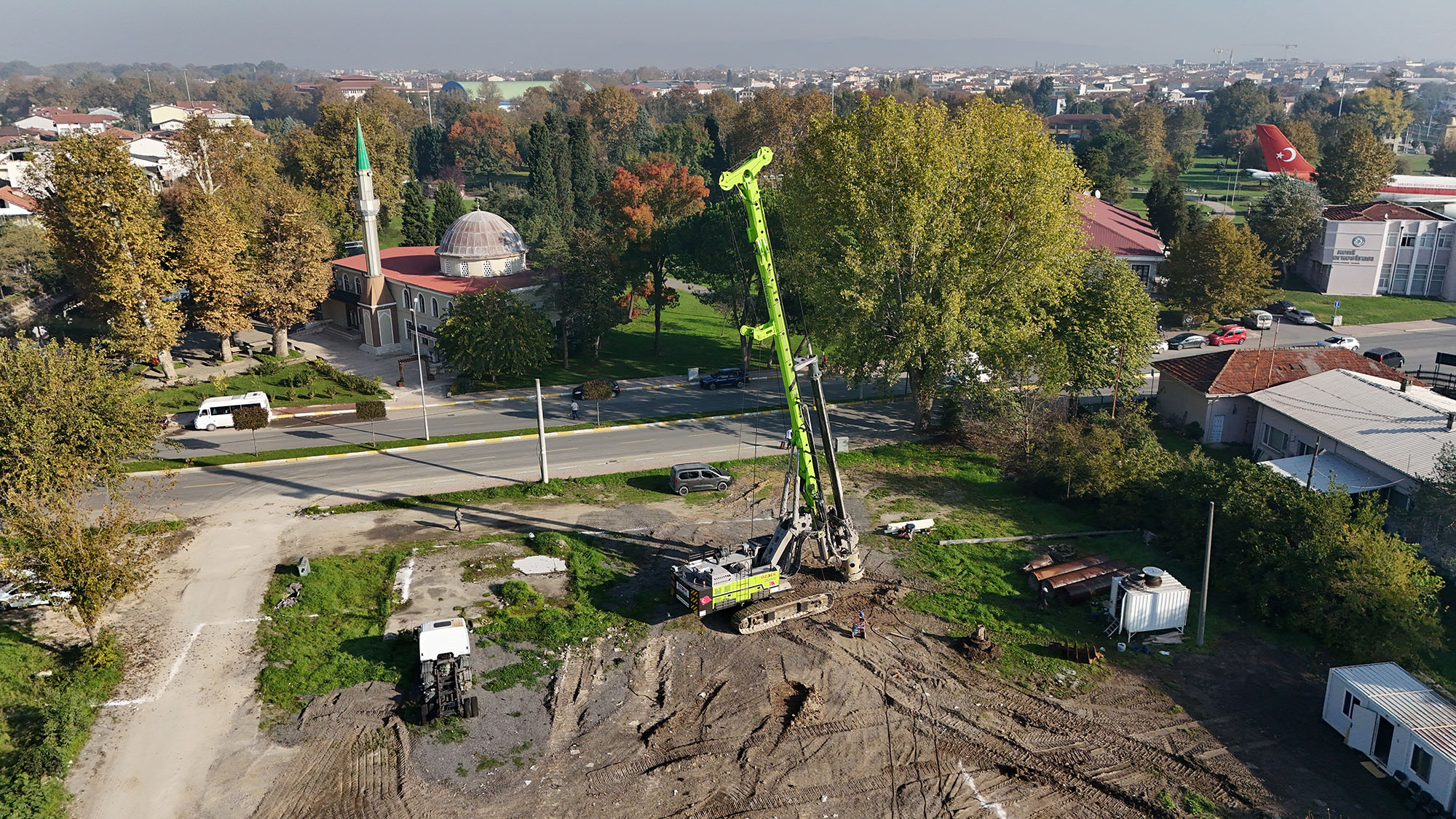 1 milyon kitaplı Şehir Kütüphanesi için ilk kazma vuruldu Büyükşehir Belediye Başkanı Yusuf Alemdar’ın inşa sürecinin başlayacağı müjdesini verdiği