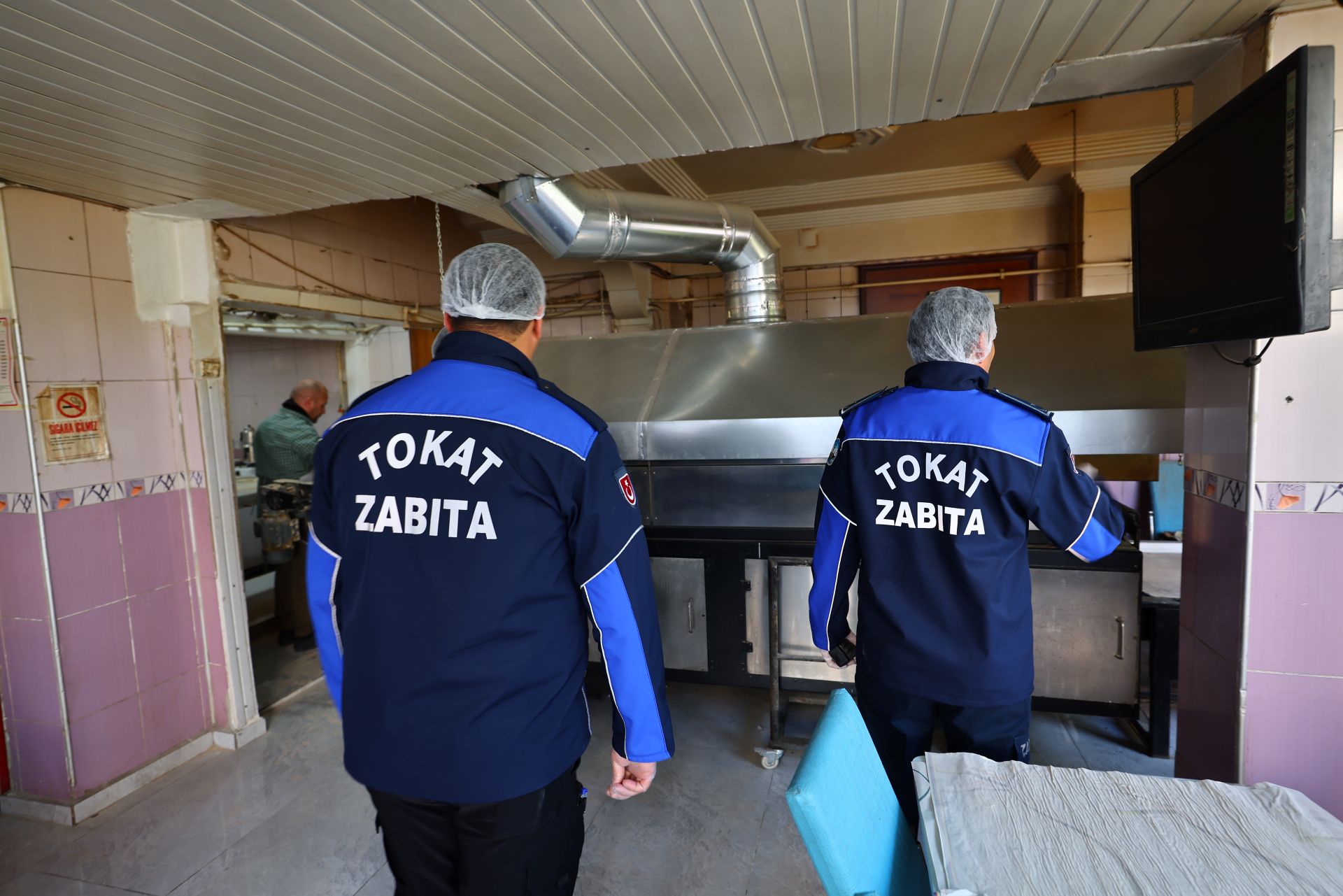 Tokat Belediyesi Zabıta Müdürlüğü ekipleri, halk sağlığını korumak amacıyla kent