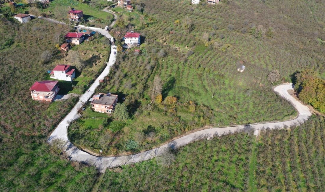 Ordu Büyükşehir Belediyesi Ünye’de Beton Yol Çalışmalarını Hızlandırdı Ordu Büyükşehir Belediyesi, kent genelinde yürüttüğü sıcak asfalt ve beton