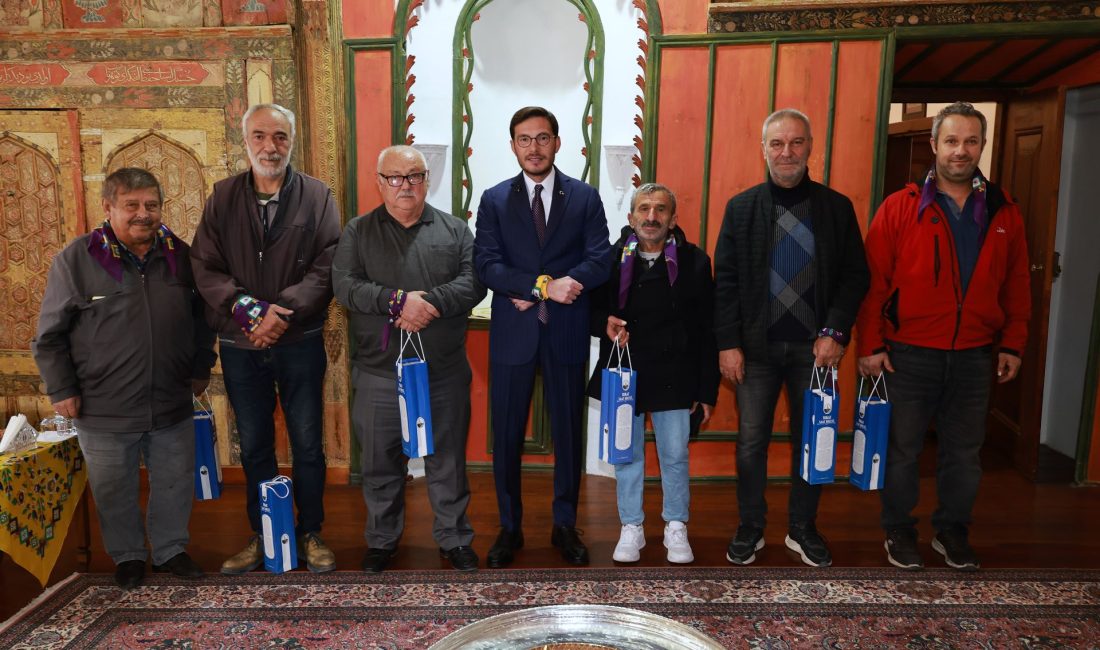 Tokat’ta yıllardır açık alanlarda zor şartlarda çalışan ayakkabı boyacıları, Tokat