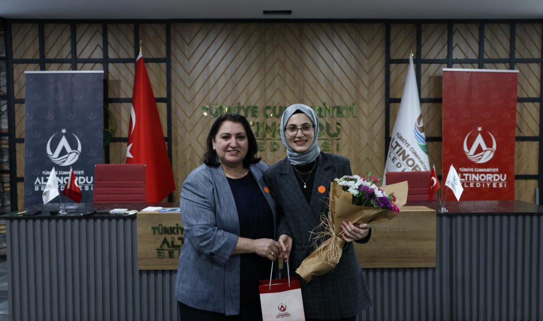 Altınordu Belediyesi, ailelerin dijital dünyada daha bilinçli hareket edebilmesi için