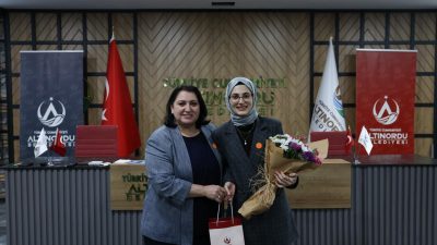 Altınordu Belediyesi, ailelerin dijital dünyada daha bilinçli hareket edebilmesi için