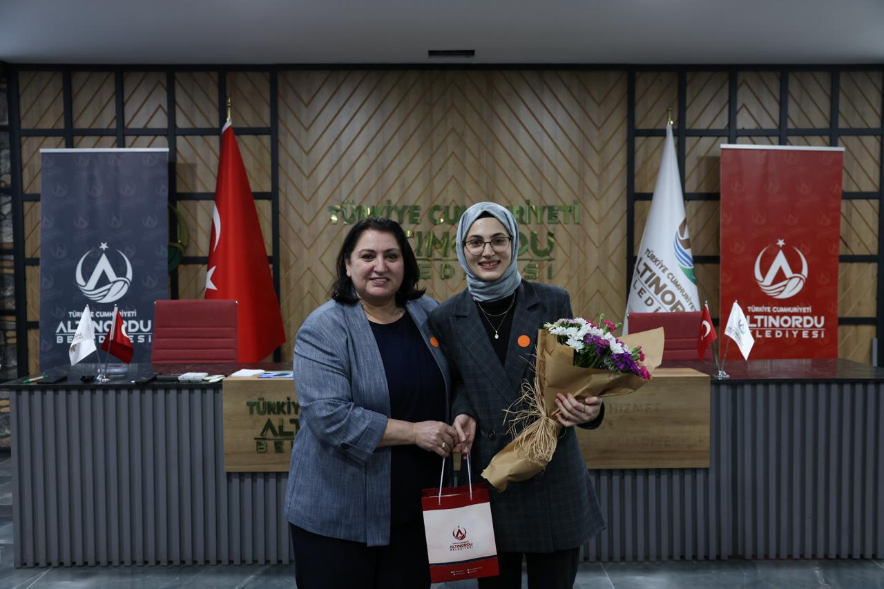 Altınordu Belediyesi, ailelerin dijital dünyada daha bilinçli hareket edebilmesi için