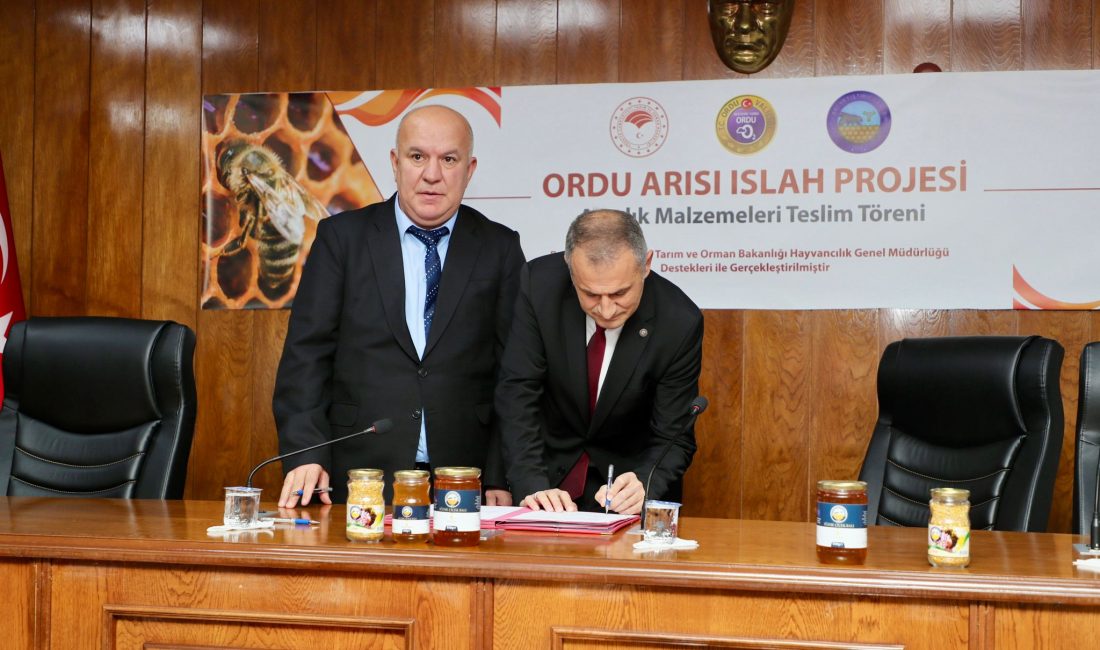 Vali Muammer Erol, Ordu Arıcılar Birliği tarafından düzenlenen Birinci Derece