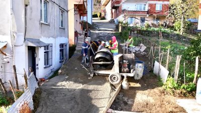 Giresun Belediyesi, kent genelinde yürüttüğü yol iyileştirme çalışmalarına aralıksız devam