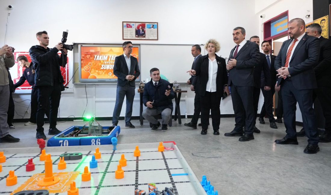 Millî Eğitim Bakanı Yusuf Tekin, Arnavutköy’deki İbrahim Özaydın Mesleki ve