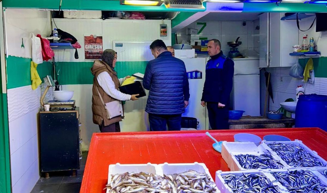 Zabıta Ekiplerinden Balık Pazarında Sıkı Denetim Giresun Belediyesi Zabıta Müdürlüğü ekipleri, şehir merkezindeki balık pazarında kapsamlı