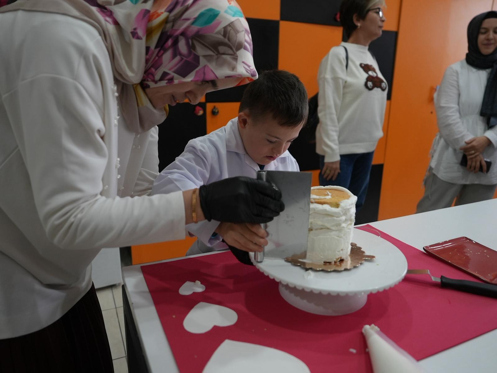 Düzce’de bir ilkokulda eğitim gören özel gereksinimli öğrenciler, Düzce Belediyesi