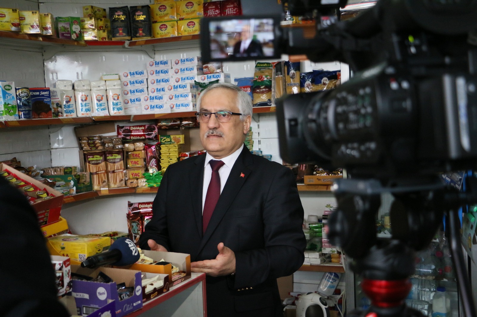 Esnaf, sanatkar ve perakendeciler market zincirlerinin Pazar günü kapalı olması