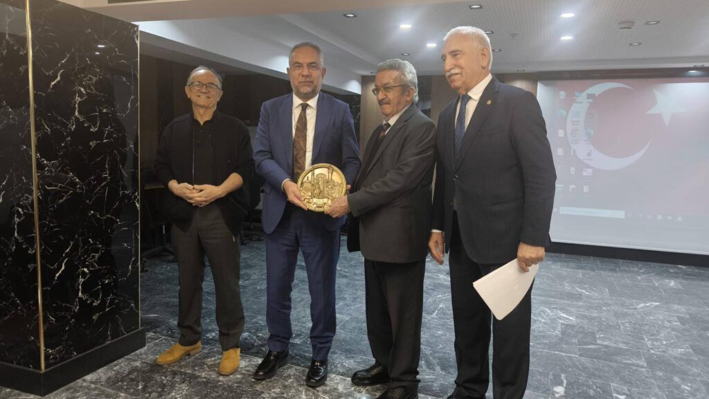 Ankara’da düzenlenen Dr. Mehmet Yardımcı 80. Yaş Etkinliğine katılan Zile