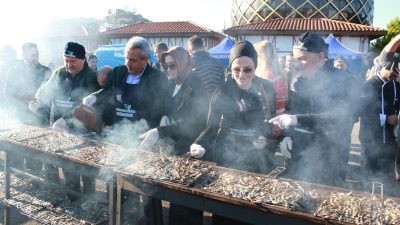 Karadeniz’in vazgeçilmez Gri lezzeti Hamsi, Rize Belediyesi’nin ev sahipliğinde bu