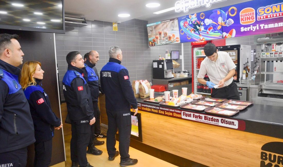 Giresun’da Zincir Fast Food İşletmelerine Denetim Giresun Belediyesi Zabıta Müdürlüğü ekipleri, kent genelinde faaliyet gösteren zincir