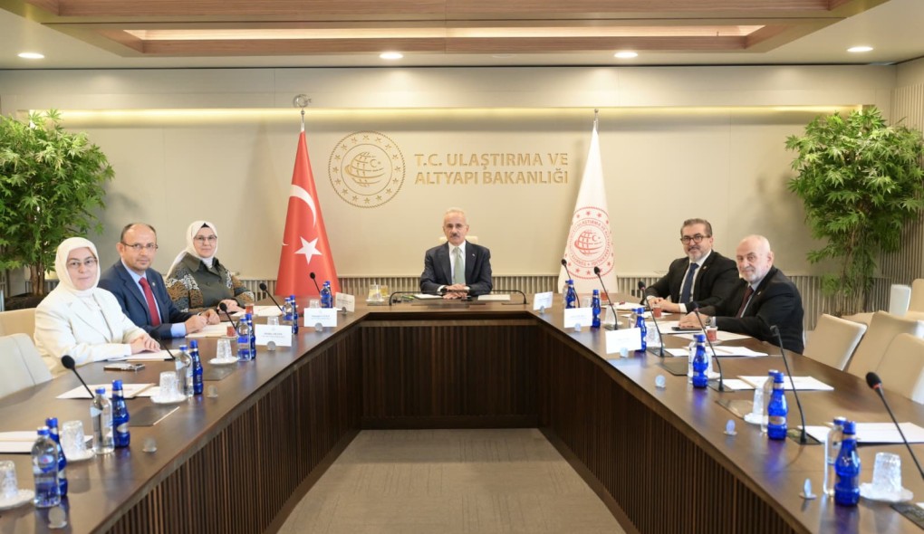 Çocukların Dijital Hakları Sosyal Medyada Da Korunacak Ulaştırma ve Altyapı Bakanı Abdulkadir Uraloğlu, TBMM Çocuk Hakları Alt