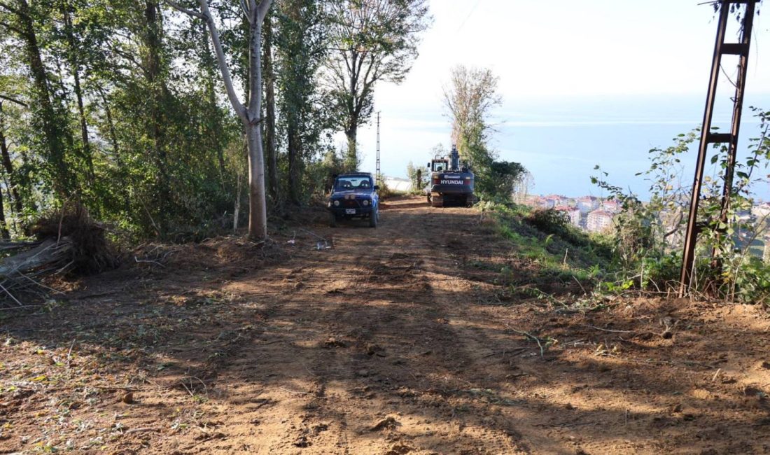 Aşağı Hacılar Mahallesi’nde Yol Çalışmalarına Yerinde İnceleme Arhavi Belediyesi tarafından Aşağı Hacılar Mahallesi’nde sürdürülen ham yol açma