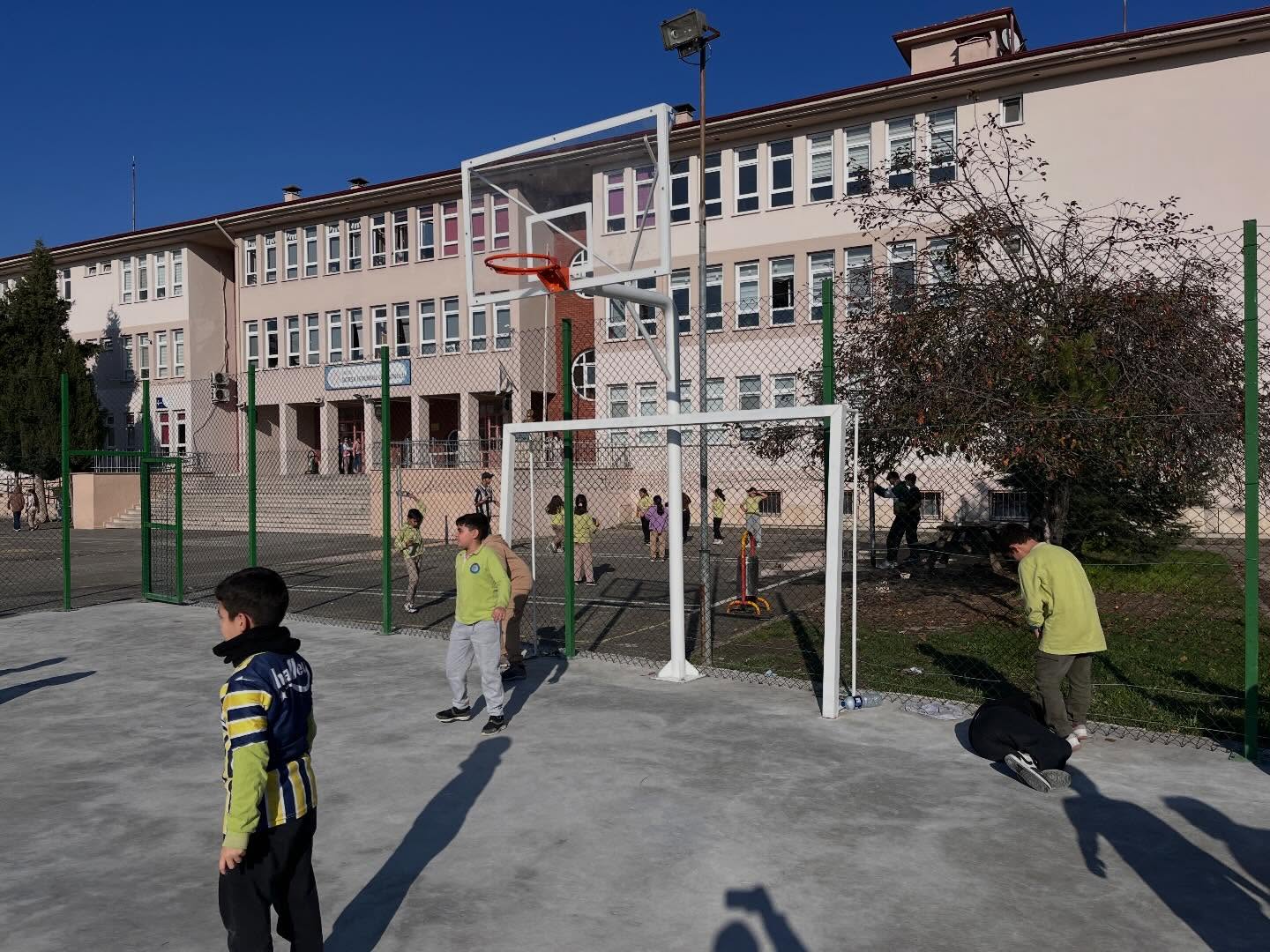 Eğitim Kurumlarına Destek Bartın Belediyesi, kent genelindeki eğitim kurumlarının ihtiyaçlarını karşılamaya yönelik çalışmalarına