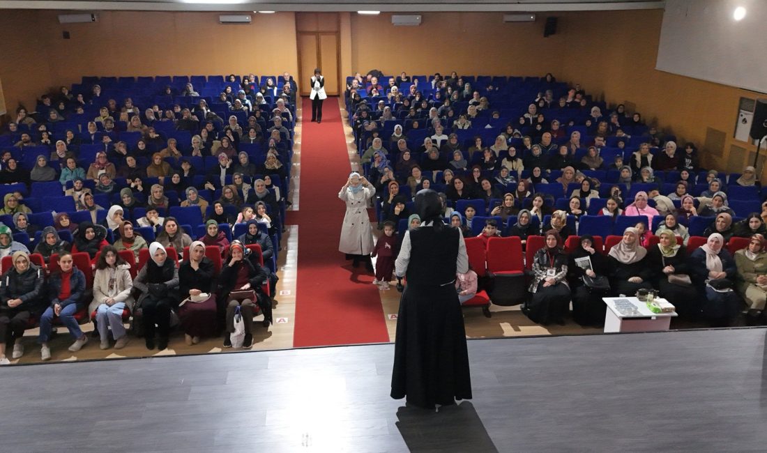 Eğitimci-yazar Merve Gülcemal Bafralılarla Buluştu Bafra Belediyesi 2025 Aile Yılı kapsamında Merve Gülcemal ile söyleşi