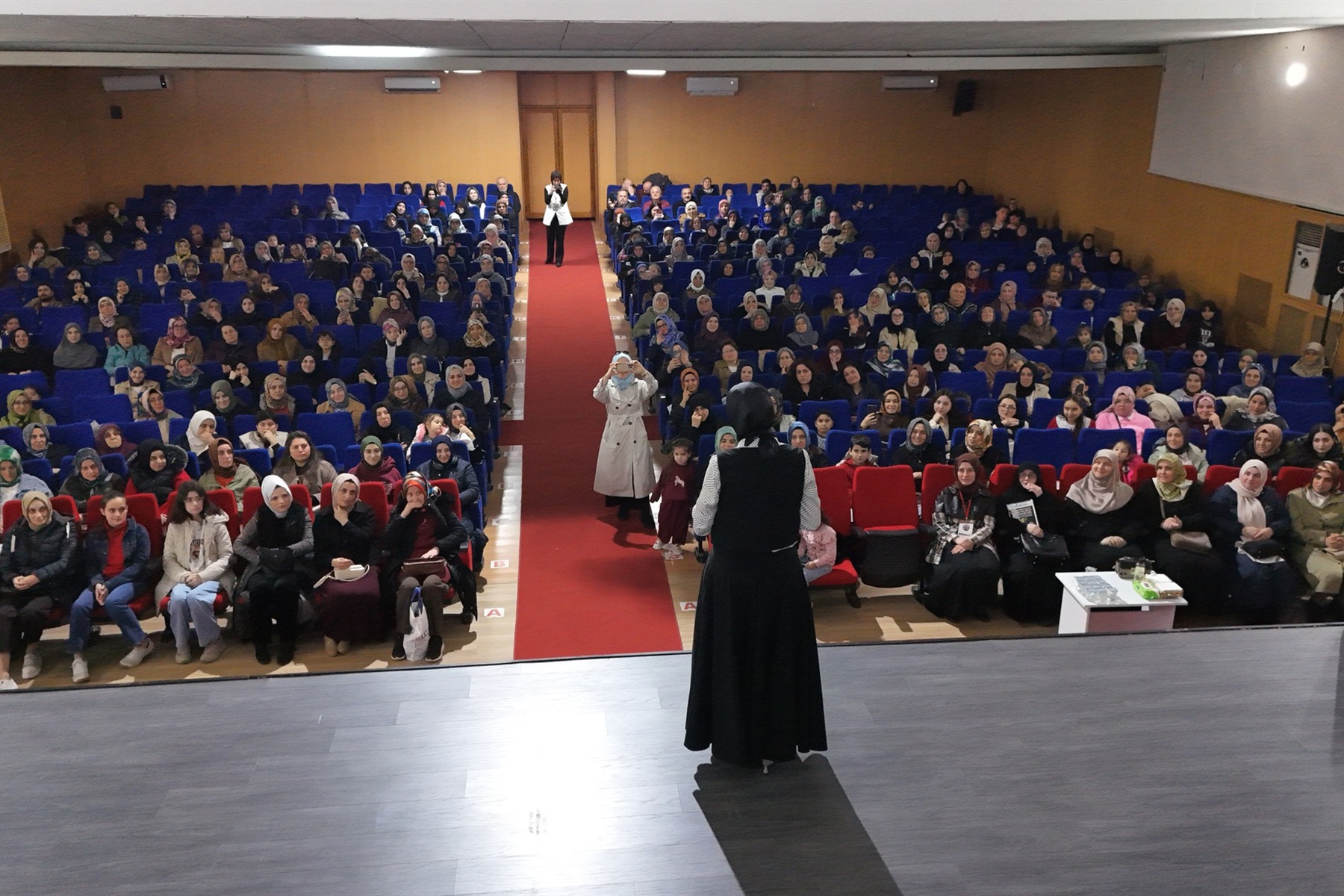 Eğitimci-yazar Merve Gülcemal Bafralılarla Buluştu Bafra Belediyesi 2025 Aile Yılı kapsamında Merve Gülcemal ile söyleşi