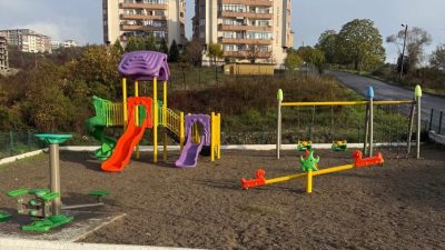 Bartın Belediyesi’ne bağlı ekipler, kent genelindeki mahallelerde bulunan parklarda çevre