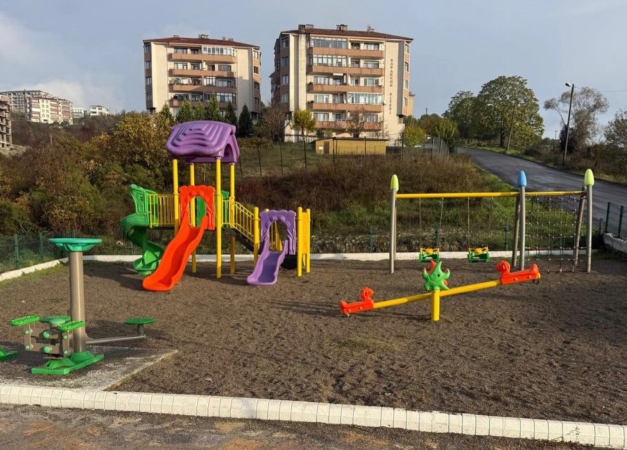 Parklarda Temizlik Ve Bakım Çalışmaları Devam Ediyor Bartın Belediyesi’ne bağlı ekipler, kent genelindeki mahallelerde bulunan parklarda çevre