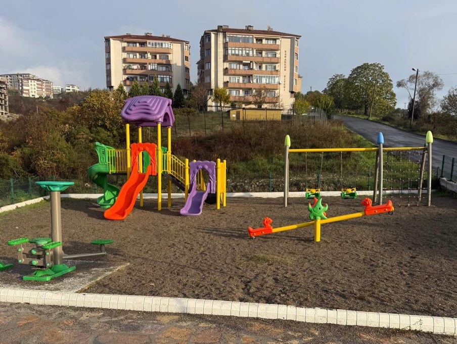 Bartın Belediyesi’ne bağlı ekipler, kent genelindeki mahallelerde bulunan parklarda çevre