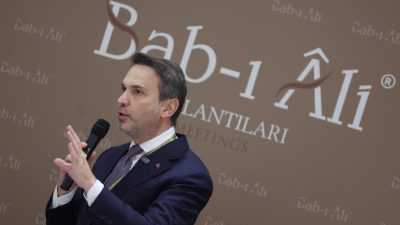 Enerji ve Tabii Kaynaklar Bakanı Alparslan Bayraktar, yenilenebilir enerjinin dışa