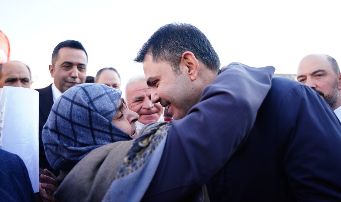 Kahramanmaraş’ta afet konutlarının inşa edildiği Doğukent şantiye alanında basın açıklaması