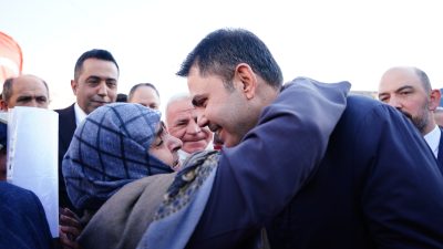 Kahramanmaraş’ta afet konutlarının inşa edildiği Doğukent şantiye alanında basın açıklaması