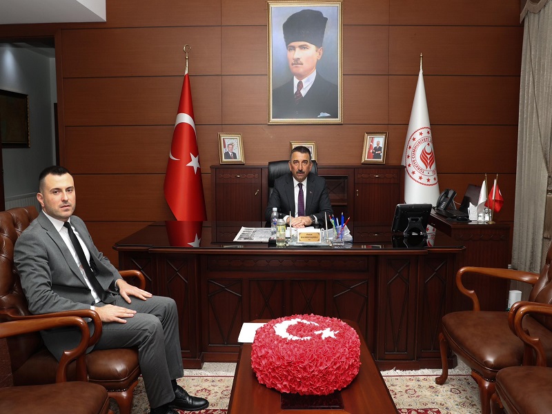 Vali Osman Hacıbekaşoğlu, Gençlik ve Spor İl Müdürü Halil Hacı’yı