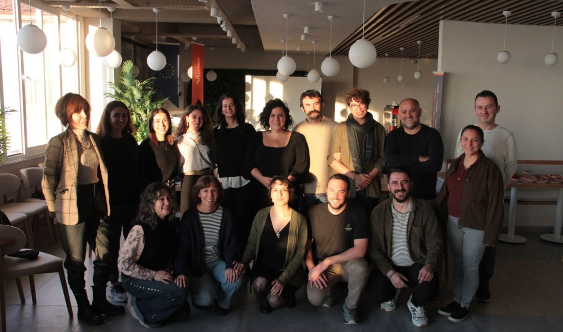 Sivil Toplum Geliştirme Merkezi Hopa’daki Eğitim Programını Tamamladı Sivil Toplum Geliştirme Merkezi (STGM), 28–29 Kasım tarihlerinde Hopa’da iki