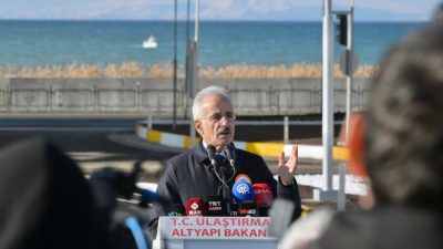Ulaştırma ve Altyapı Bakanı Abdulkadir Uraloğlu, Van Çevre Yolu’nun toplam