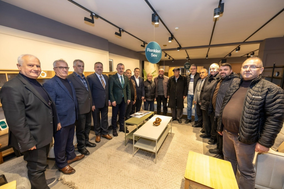 Büyükakın, Zincirlikuyu esnafını ziyaret etti Kocaeli Büyükşehir Belediye Başkanı Tahir Büyükakın, İzmit Zincirlikuyu Caddesi esnafını