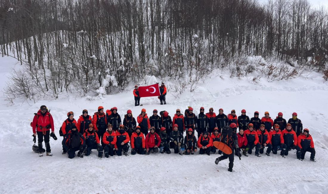 Zorlu kış şartlarında saniyelerle yarışıldı Kocaeli Büyükşehir Belediyesi, olası afet ve acil durumlara karşı hazırlıklarını