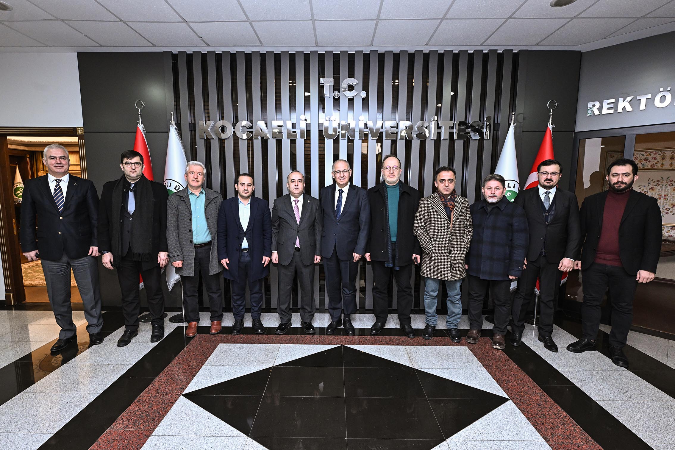 İlim Yayma Cemiyeti Kocaeli Başkanı Cihat Doğan ve beraberindeki heyet,