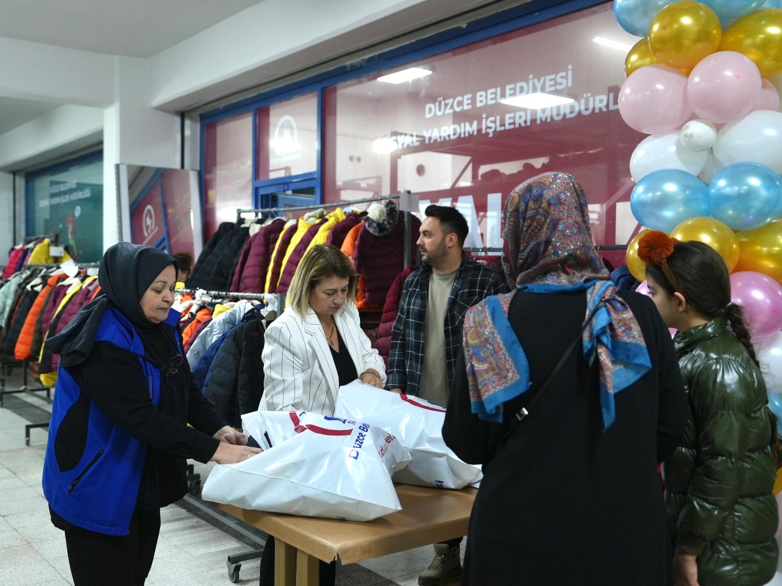 Düzce Belediyesi, ihtiyaç sahibi dezavantajlı gruplara ayni desteklerini sürdürüyor. Sosyal